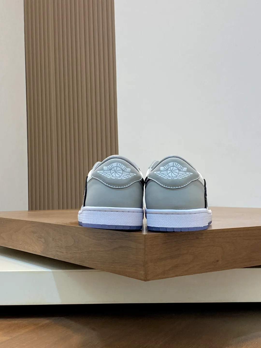 Men's shoes 💰700 [Dior-AIR] Dior co-branded model - high-end quality original single casual sports sneakers - upper: 🔝 silk calfskin, toe punching technology, tongue, brand cloth label, heel. embroidered brand logo - lining: brand canvas - outsole: original TPR·rubber·two-color molded outsole -super high quality control·fine workmanship·prominent (high-end·luxury·grade) -Size: 39-44 (38, 45, 46, can be customized)